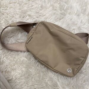 Lulu🍋 Everywhere Belt Bag